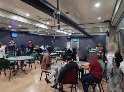 1 Ayda 3 Defa Mühürlenen Kiraathaneye Kumar Baskini Açiklamasi 47 Kisiye Suçüstü