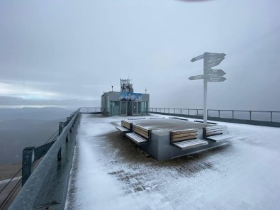 Antalya'nin Tahtali Dagi'na Mevsimin Ilk Kari Yagdi
