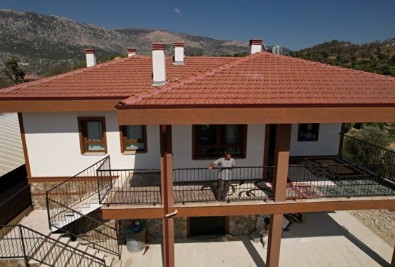 Devlet yaralarını sardı! Antalya'da yangından etkilenenler yarın yeni yuvalarına kavuşacaklar