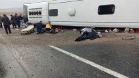 Göçmenleri Tasiyan Otobüs Devrildi, Çok Sayida Ölü Ve Yarali Var