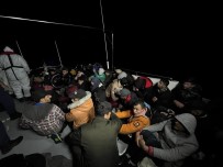 Izmir Açiklarinda 138 Düzensiz Göçmen Kurtarildi, 75 Göçmen Yakalandi