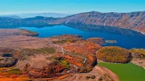 Kisa Hazirlanan Nemrut Krater Gölü'nde Renk Cümbüsü