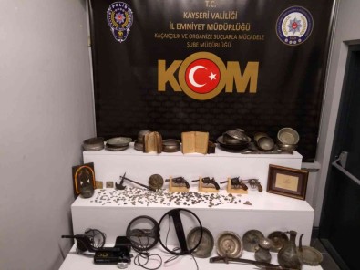 Müze Gibi Eve Polis Baskini