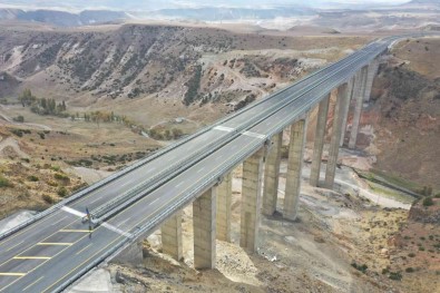 Sarikamis-Karakurt-Horasan Tasli Güney-2 Viyadügü Hizmete Açildi