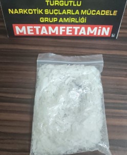 Turgutlu'da Durdurulan Otomobilden Metamfetamin Çikti