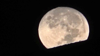 Yüksekova'da Ay, Geceyi Gündüze Çevirdi