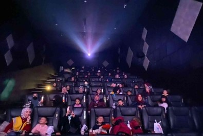 Hayatlarinda Ilk Kez Sinemaya Gittiler