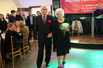 Sevdigi Kadinla Evlenebilmek Için Huzurevine Yerlesti