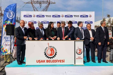 Usak Belediyesi'nden Bir Günde Iki Açilis Bir Temel Atma Bir Tanitim Programi