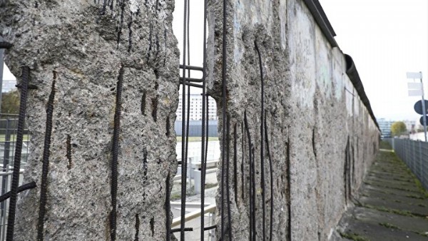 Berlin Duvarı’nın yıkılışının üzerinden 33 yıl geçti