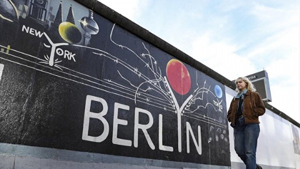 Berlin Duvarı’nın yıkılışının üzerinden 33 yıl geçti