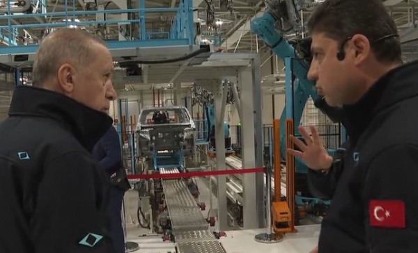 Başkan Erdoğan'ın TOGG fabrikasında inceleme yaptığı yeni görüntüler paylaşıldı!