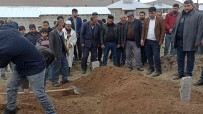 Agri'daki Otobüs Kazasinda Hayatini Kaybeden Gürbüz Ercis'te Topraga Verildi