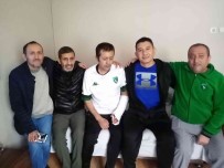 Kazada Agir Yaralanmisti, Taburcu Olunca Çok Sevdigi Kocaelispor'una Kavustu