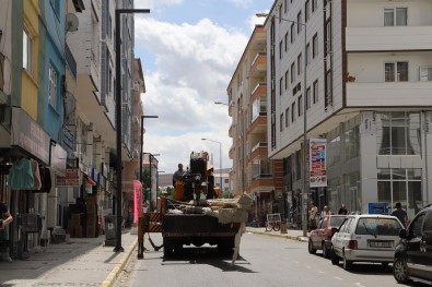 Lise Caddesi, Yeni Aydinlatma Direkleriyle Hayranlik Uyandiriyor