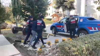 Minibüste Uyusturucuyla Yakalanan Sahis Tutuklandi