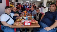 Özel Gereksinimli Bireyler Önlügü Takti Mutfaga Girdi, Halay Esliginde Hem Pisirdi Hem De Yedi