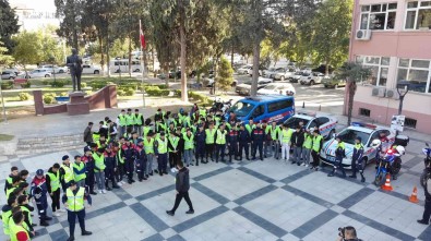 Sarigöl'de 'Reklektif Yelek Giy, Görünür Ol' Projesi