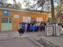 Üniversitelilerden 'Benim Okulum Benim Izim' Projesi