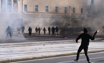 Yunanistan'da Isçilerden 'Hayat Pahaliligi' Grevi
