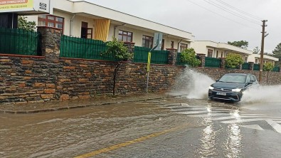 Bodrum 15 Dakikada Kabusu Yasadi Açiklamasi Saganak Sokaklari Göle Çevirdi, Evleri Su Basti