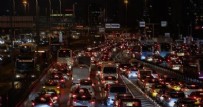 İstanbul'da trafik yoğunluğu yüzde 90'a ulaştı...