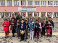 Tunceli'de Jandarma, Ögrencilerle Birlikte Fidan Dikti