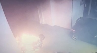 Bursa'da 5 Motosiklet Alevlere Teslim Oldu, O Anlar Kameraya Yansidi