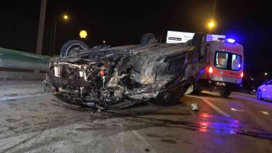 Bursa'da Kontrolden Çikan Otomobil Aydinlatma Diregine Çarpip Takla Atti  Açiklamasi 3 Agir Yarali