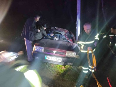 Karabük'te Direge Çarpan Otomobil Sürücüsü Hayatini Kaybetti