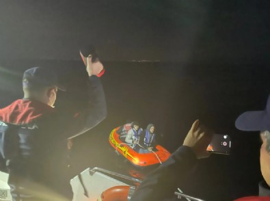 Muğla'da Yunanistan'ın ittiği 13 göçmen kurtarıldı