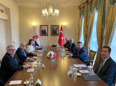 Türk- Rus Siyasi Istisareleri Istanbul'da Yapildi