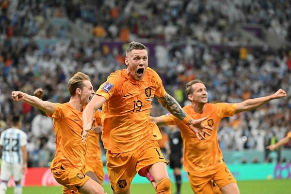 Hollanda-Arjantin maçından sonra Messi ile Weghorst arasında gerginlik! 'Ne bakıyorsun aptal'