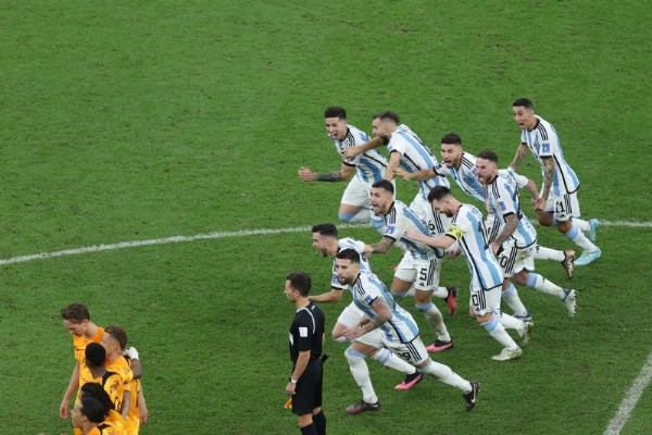 Hollanda-Arjantin maçından sonra Messi ile Weghorst arasında gerginlik! 'Ne bakıyorsun aptal'