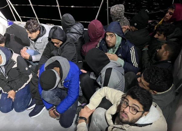 Muğla'da Yunanistan'ın ittiği 13 göçmen kurtarıldı