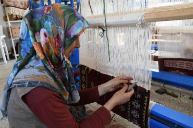 Köy Yasam Merkezi'nde 3 Kusak Birlikte Egitim Görüyor