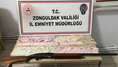 Polisten Ikamette Kumar Oynayan 3 Süpheliye 5 Bin 457 Lira Ceza