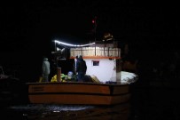 Balikçi Teknesinden Düsen Tayfayi Arama Çalismalari Sürüyor
