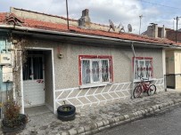 Hirsizlik Için Girdigi Evin Sahibini Öldürdü