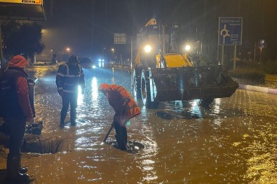 Izmir'in Ilçeleri Saganaga Teslim Oldu