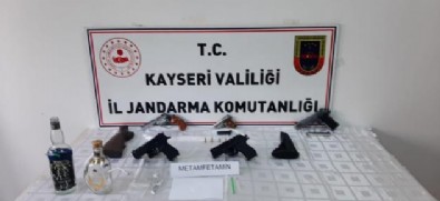 Kayseri'de iş yerinde ruhsatsız tabanca ve uyuşturucu bulundu