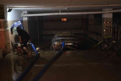 Selin Vurdugu Yer Alti Otoparkindaki 245 Araç Için Su Tahliyesi Yapiliyor