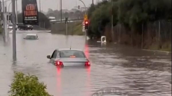 İzmir'i 15 günde 3 kez sel götürdü ama İZSU 'Yağmur sınavını geçtik' dedi