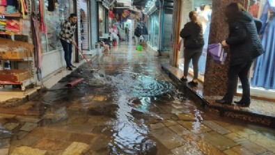 İzmir'i 15 günde 3 kez sel götürdü ama İZSU 'Yağmur sınavını geçtik' dedi