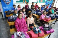 Polisin Dagittigi Montu Kirlenmesin Diye Giymeyen Minik Ögrenci Duygulandirdi