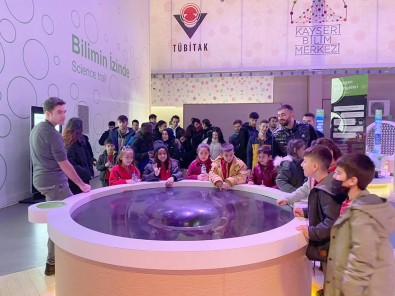 ERÜ Spor Bilimleri'nden 'Bilim Yolunda Minikler' Etkinligi