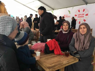 Esenler'de Vatandaslar Çayla Isindi