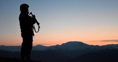 Irak'ın kuzeyinden kaçan PKK'lı 2 terörist hudut karakoluna teslim oldu