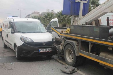 Kirmizi Isikta Duran Araca Arkadan Çarpti Açiklamasi 2 Yarali