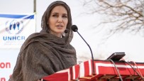 Angelina Jolie BM Iyi Niyet Elçiligi Görevini Birakiyor
